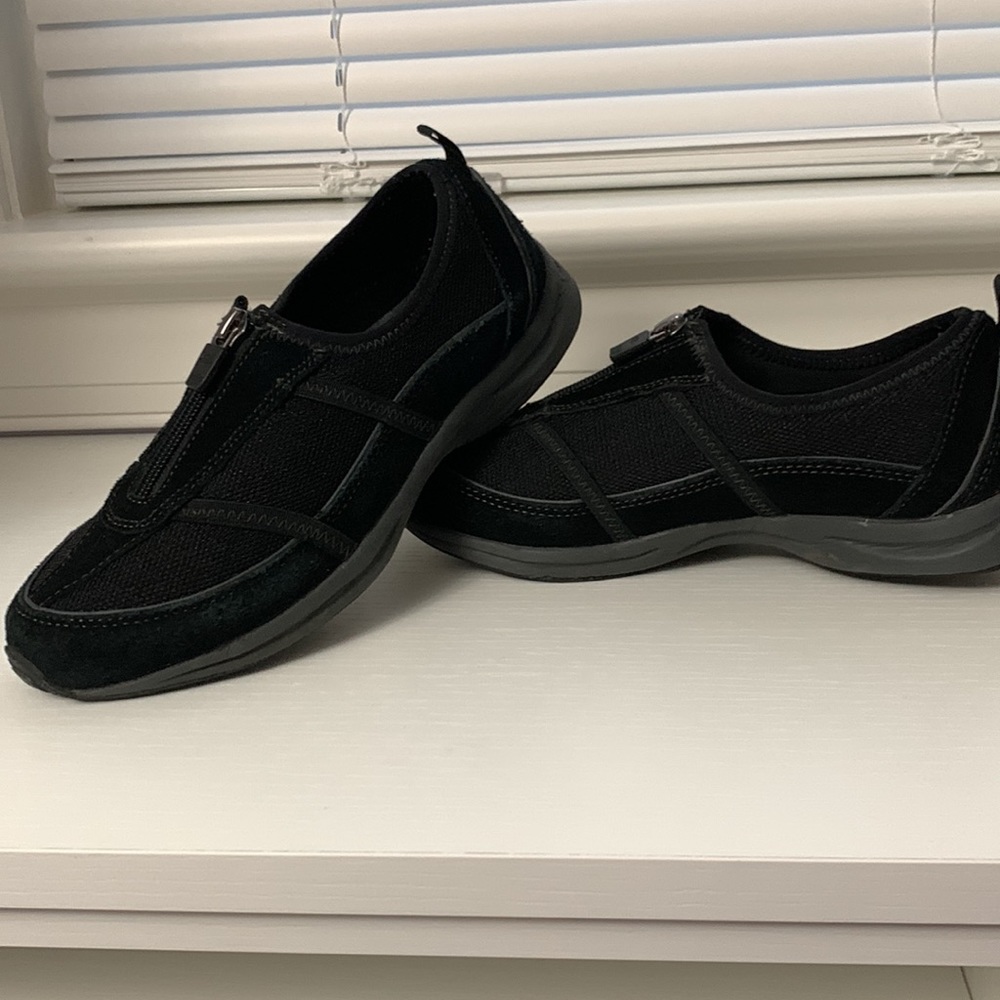 Comfortable Easy Spirit Walking Shoe